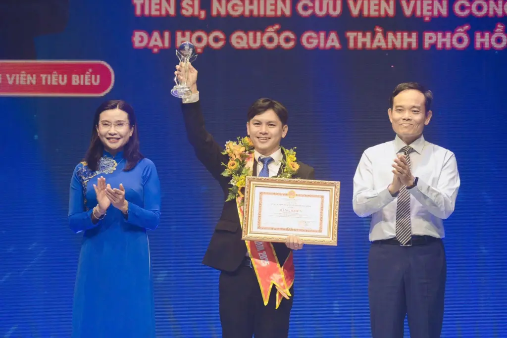 Hai đại diện ĐHQG-HCM được vinh danh Công dân trẻ tiêu biểu TP.HCM năm 2025 - Gallery 3