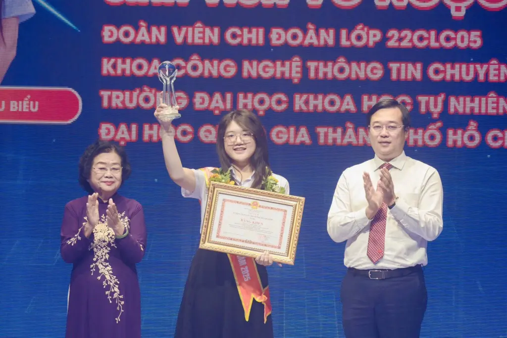 Hai đại diện ĐHQG-HCM được vinh danh Công dân trẻ tiêu biểu TP.HCM năm 2025 - Gallery 4
