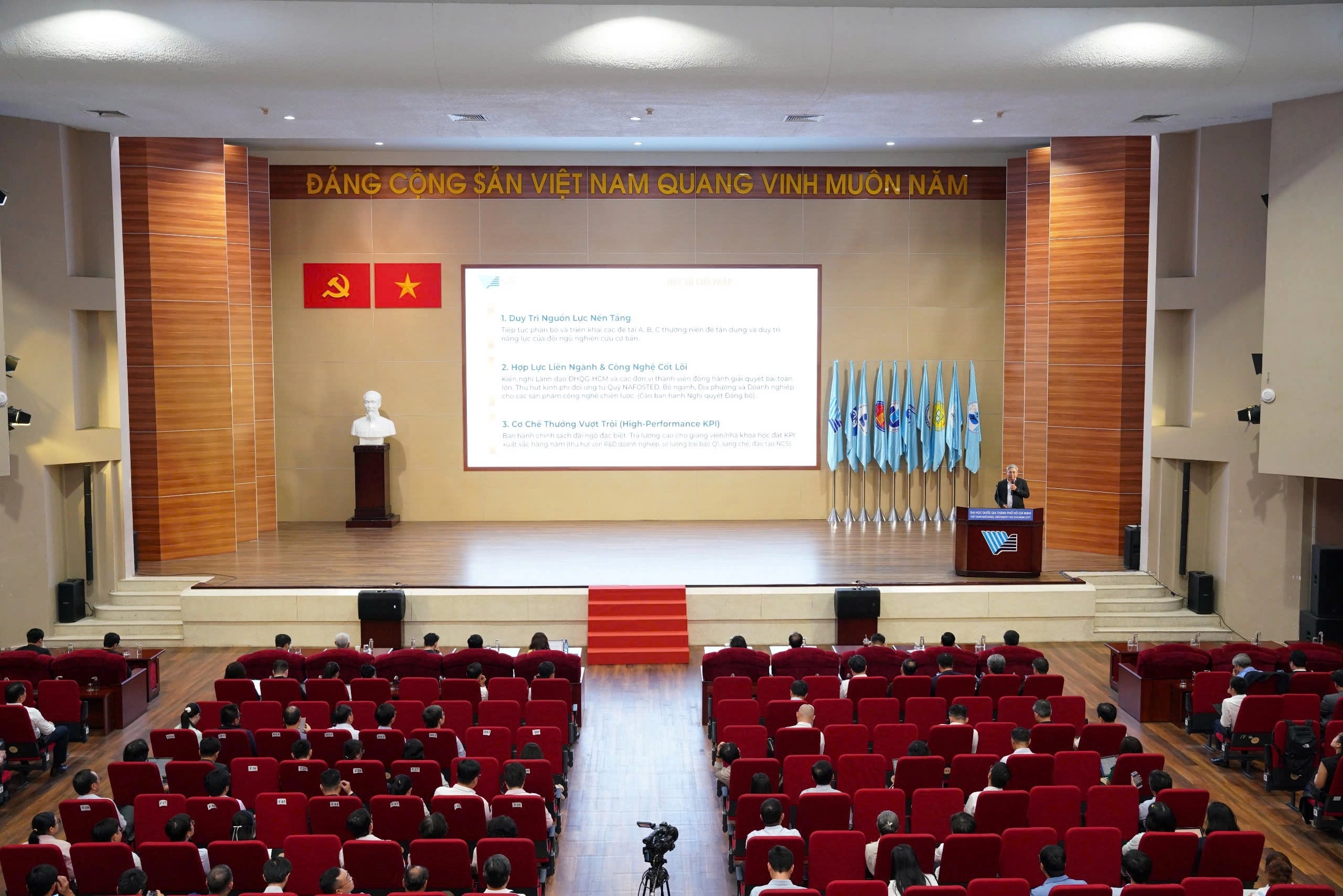 ĐHQG-HCM công bố định hướng chiến lược khoa học, công nghệ và đổi mới sáng tạo giai đoạn 2026-2030 - Gallery 1
