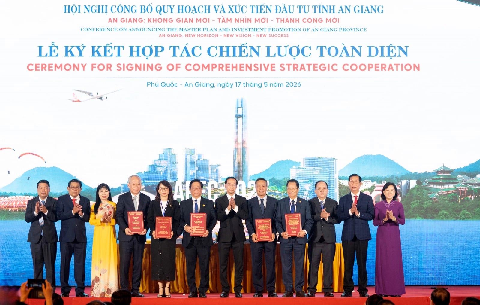 ĐHQG-HCM ký kết hợp tác chiến lược toàn diện cùng UBND tỉnh An Giang, thúc đẩy đào tạo, nghiên cứu và đổi mới sáng tạo - Gallery 1