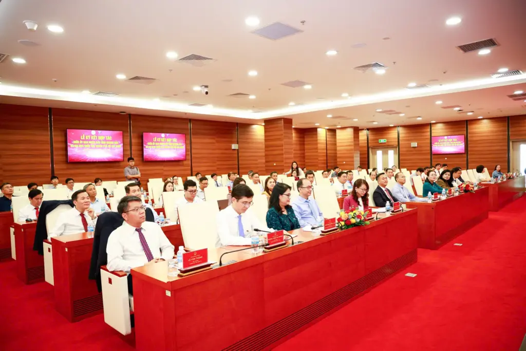 ĐHQG-HCM hợp tác với UBND tỉnh Khánh Hòa giải quyết các bài toán phát triển địa phương - Gallery 2