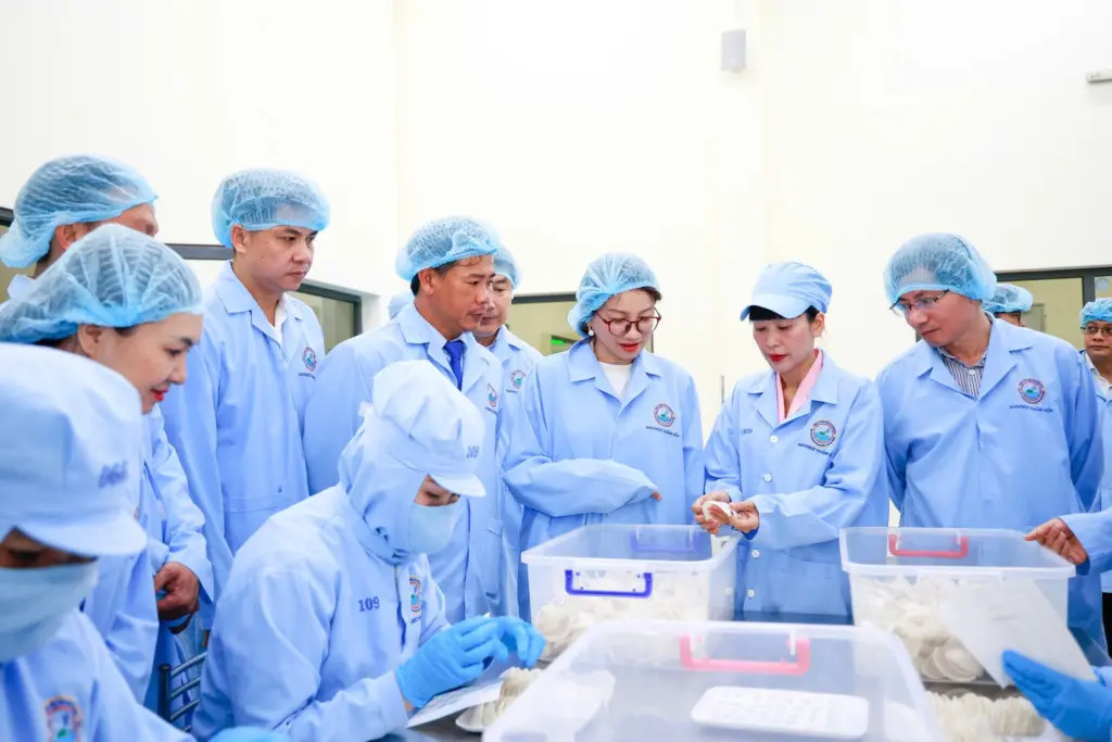 ĐHQG-HCM và Yến sào Khánh Hòa bắt tay giải “bài toán” khoa học công nghệ cho ngành yến - Gallery 2