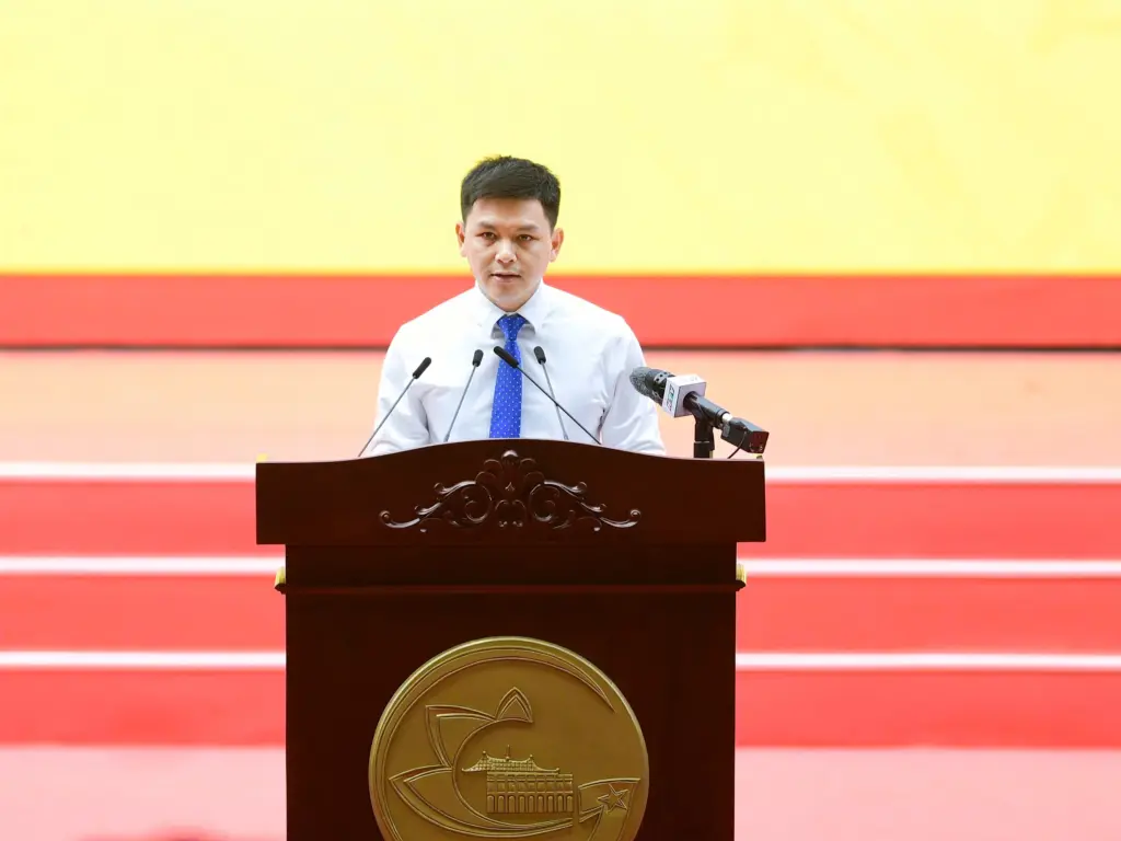 Nhà khoa học ĐHQG-HCM đại diện thế hệ trẻ TP.HCM phát biểu tại Lễ kỷ niệm 50 năm Thành phố mang tên Bác - Gallery 2