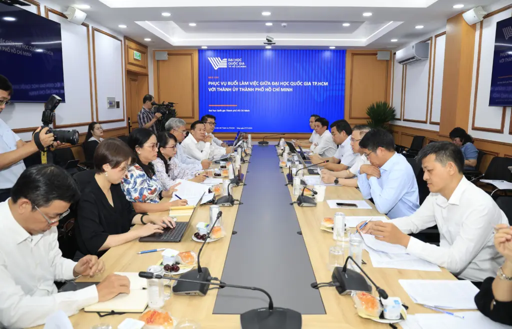 ĐHQG-HCM làm việc với Thành ủy TP.HCM về các nhiệm vụ khoa học, công nghệ và đổi mới sáng tạo - Gallery 2