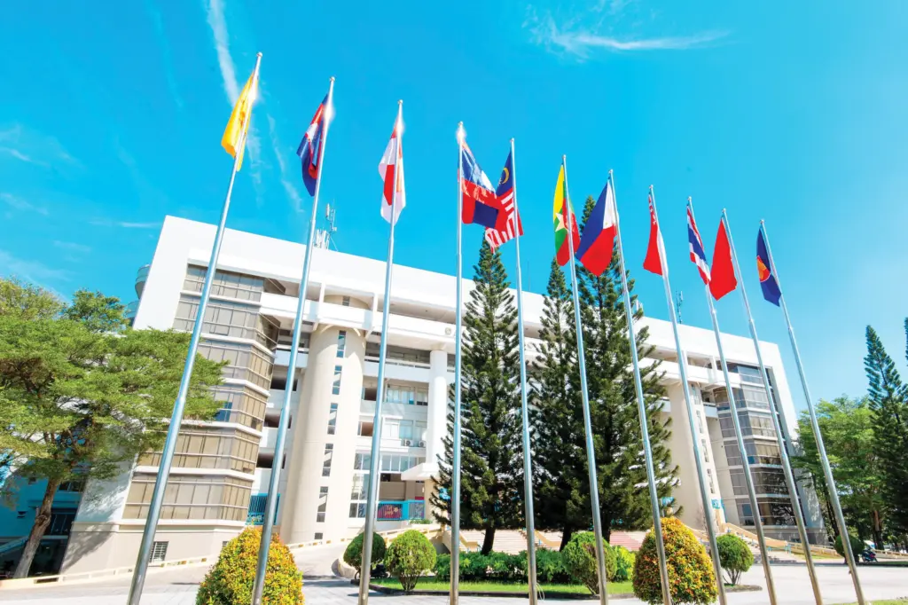 ĐHQG-HCM sơ kết hoạt động 6 tháng đầu năm 2026, thảo luận các định hướng phát triển trọng tâm - Gallery 2