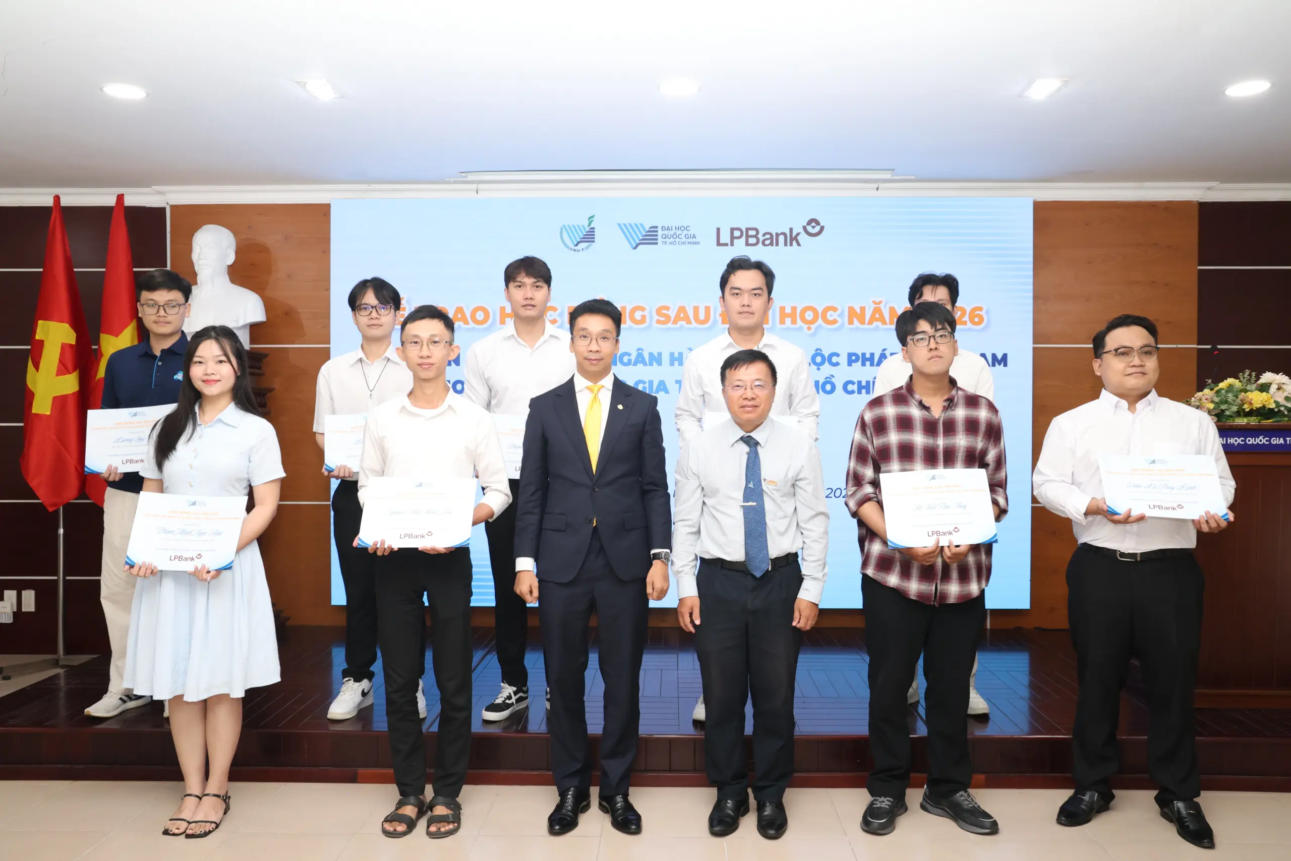 Trao 1,735 tỷ đồng học bổng cho học viên ĐHQG-HCM theo học lĩnh vực bán dẫn, thiết kế vi mạch - Gallery 4