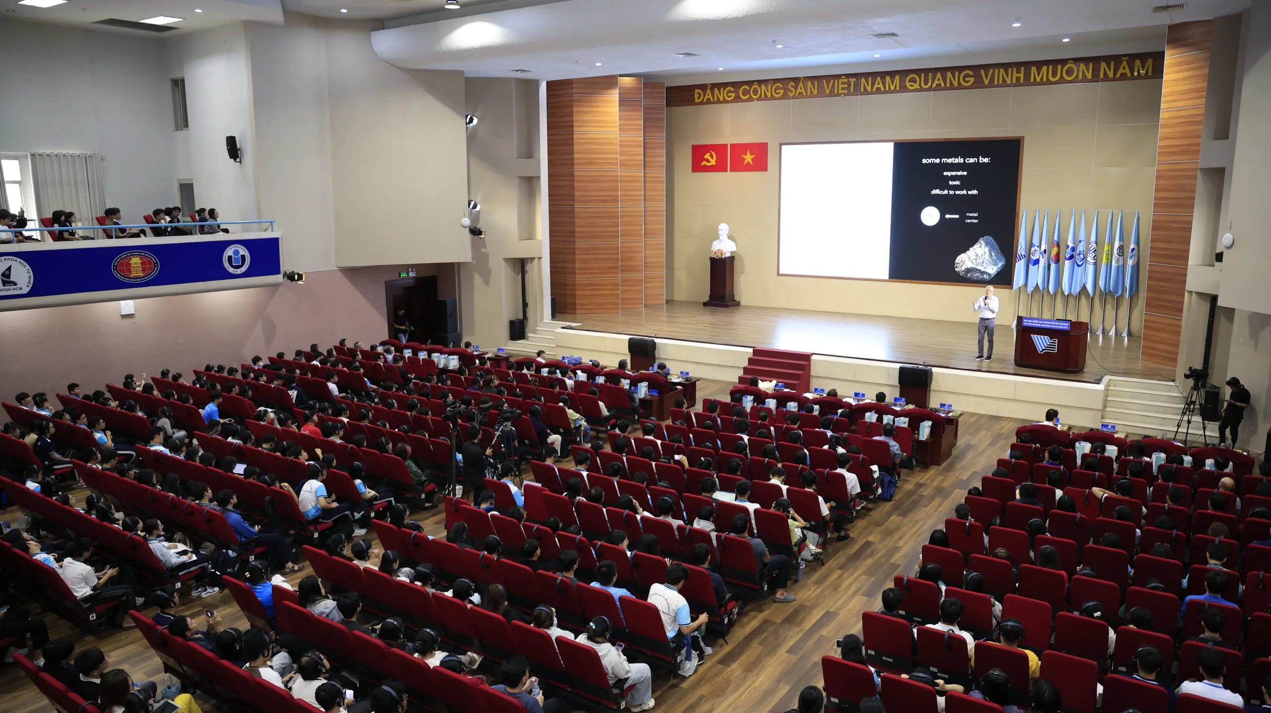 ĐHQG-HCM và Quỹ VinFuture kết nối khoa học về hóa học và khám phá thuốc - Gallery 2