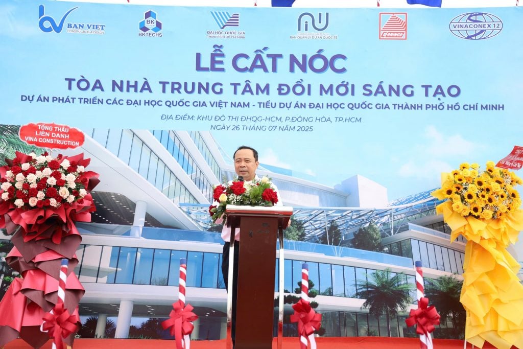 ĐHQG-HCM cất nóc công trình toà nhà Trung tâm Đổi mới sáng tạo - Gallery 2