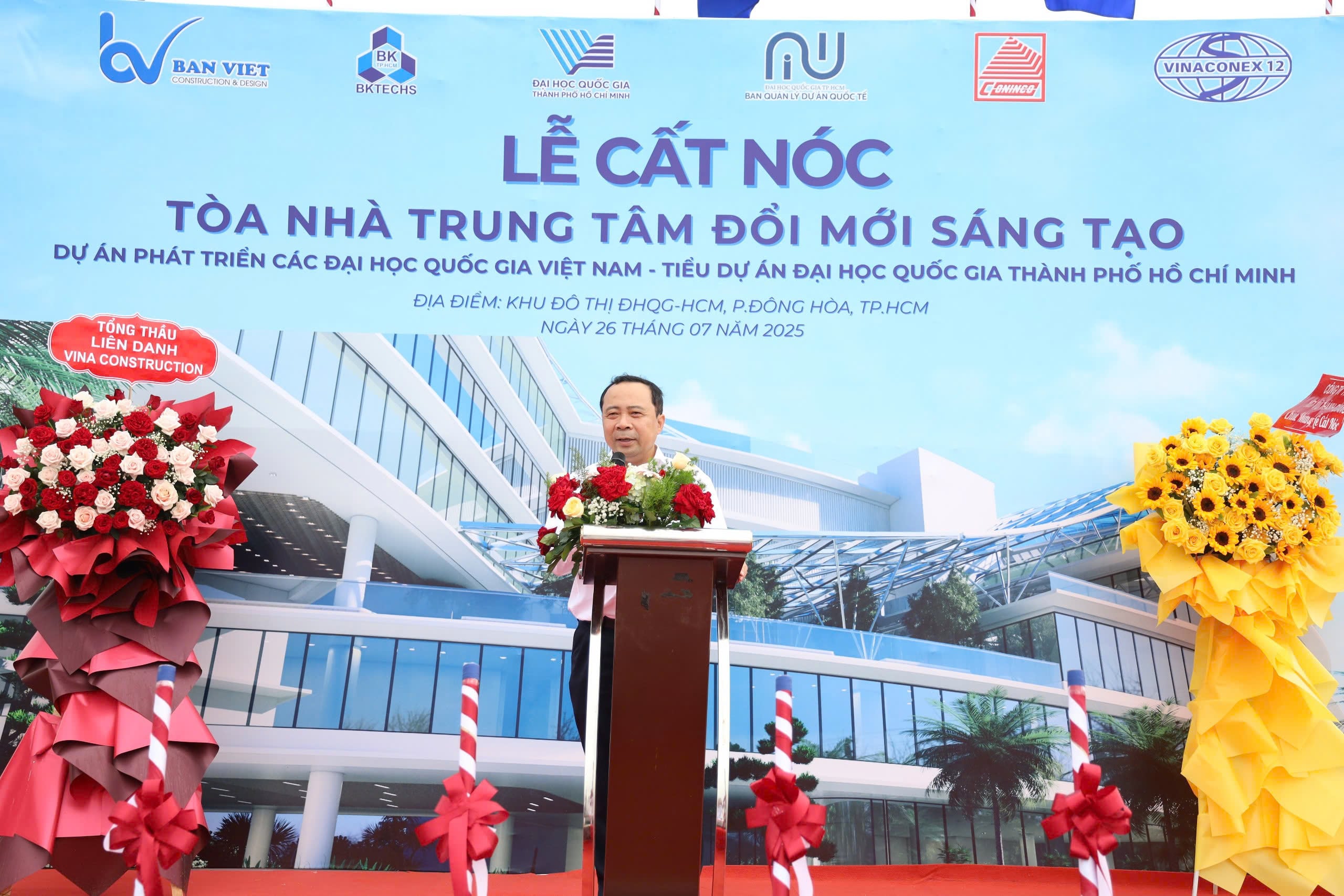 ĐHQG-HCM cất nóc công trình toà nhà Trung tâm Đổi mới sáng tạo - Gallery 1