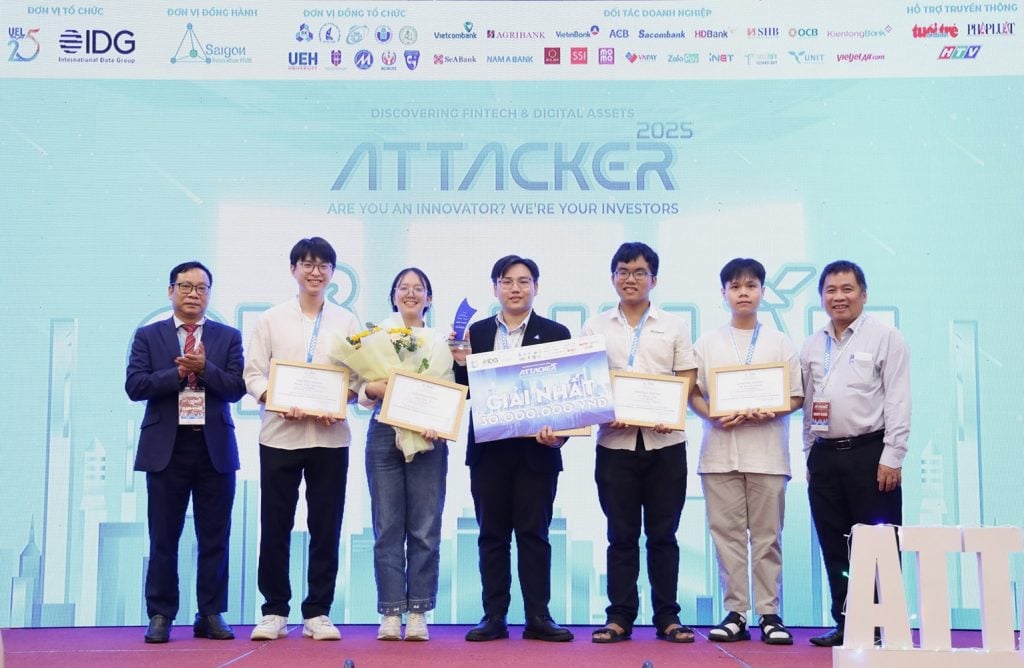 Nhóm sinh viên Trường Đại học Bách khoa giành giải nhất cuộc thi ATTACKER 2025 - Gallery 3