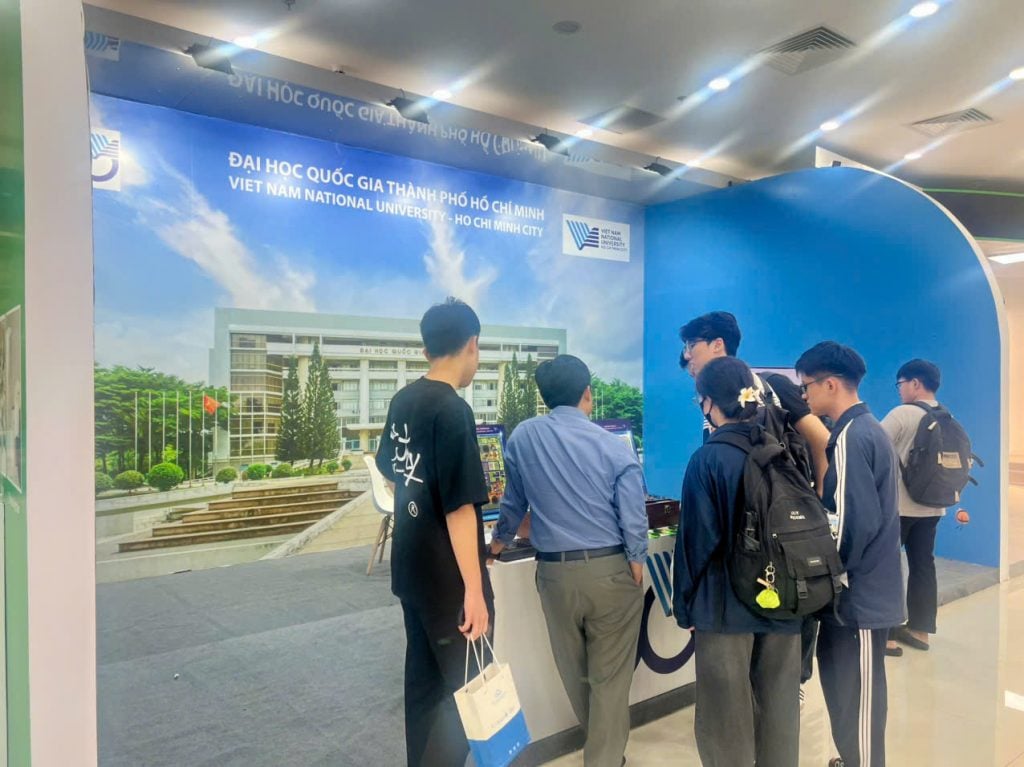 ĐHQG-HCM tham gia Ngày hội Đổi mới sáng tạo quốc gia 2025 và Triển lãm quốc tế Đổi mới sáng tạo Việt Nam 2025 - Gallery 3