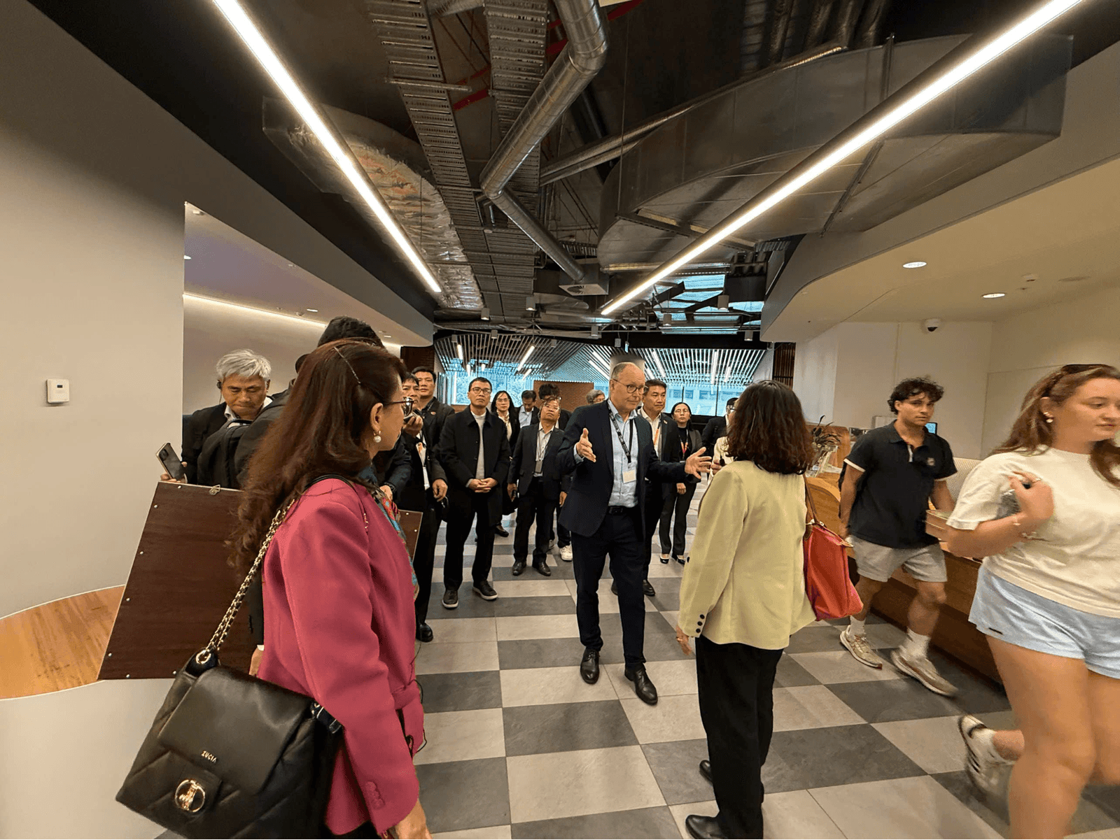 Đoàn công tác ĐHQG-HCM thăm và làm việc tại Melbourne Connect: học tập mô hình đại học kiến tạo hệ sinh thái đổi mới sáng tạo