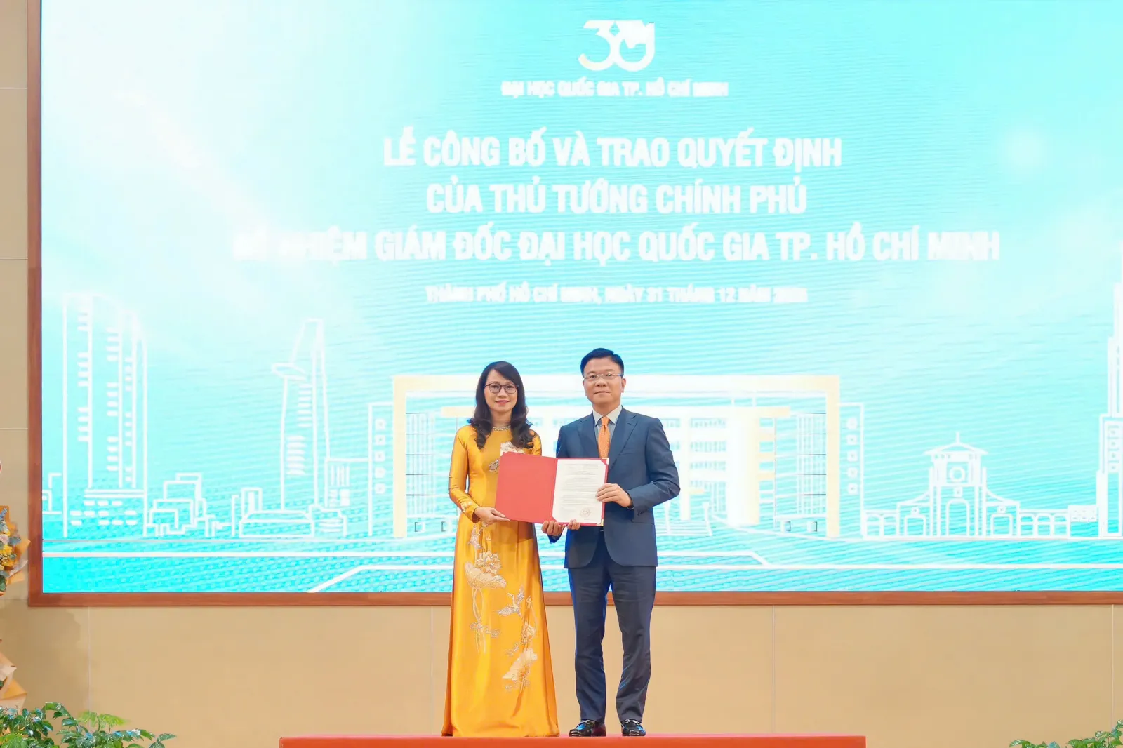 Phó Thủ tướng Chính phủ trao quyết định bổ nhiệm Giám đốc ĐHQG-HCM cho NGƯT.GS.TS Nguyễn Thị Thanh Mai