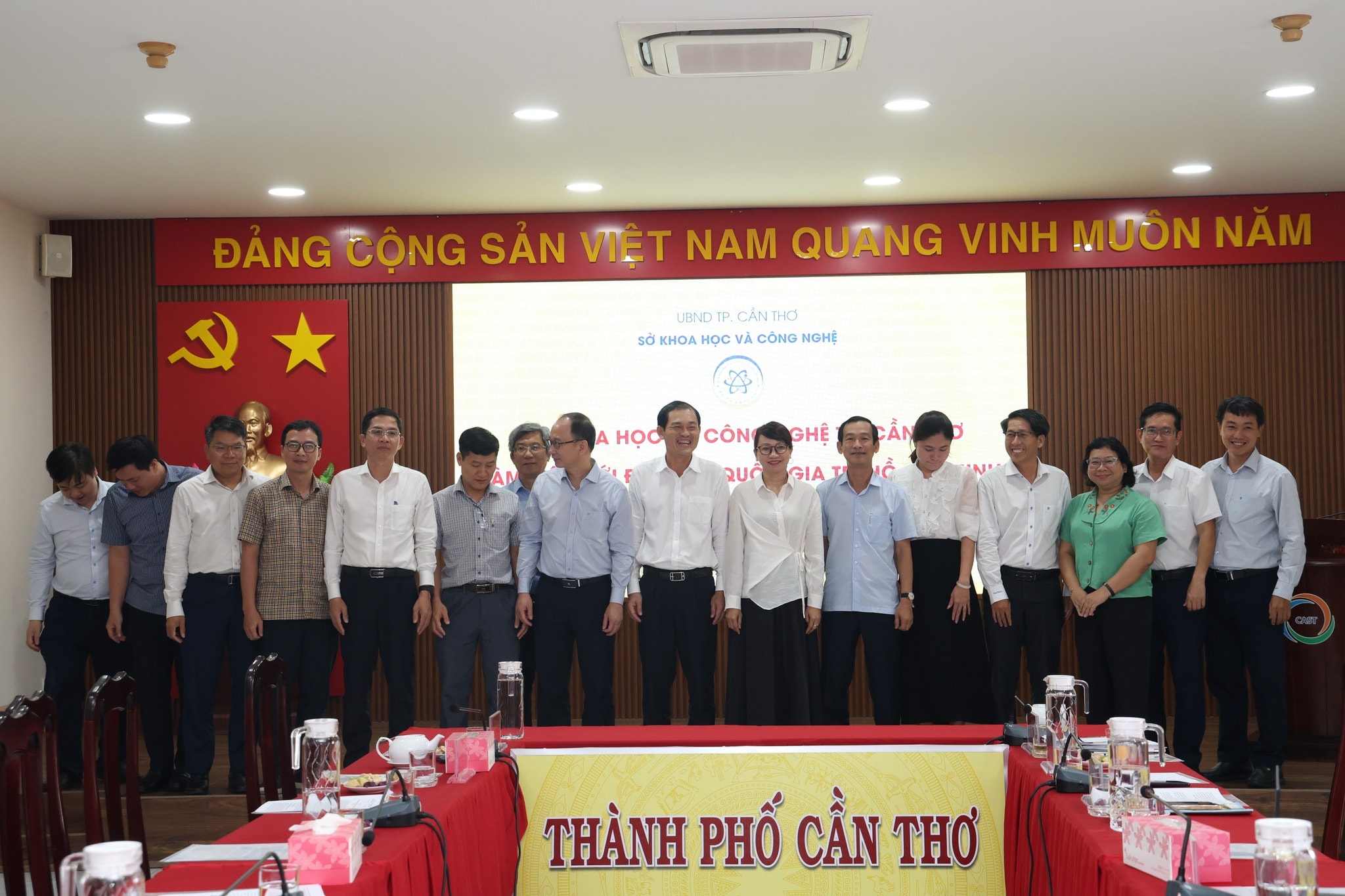 Kết nối tri thức với thực tiễn: ĐHQG-HCM khảo sát các mô hình trọng điểm tại Cần Thơ
