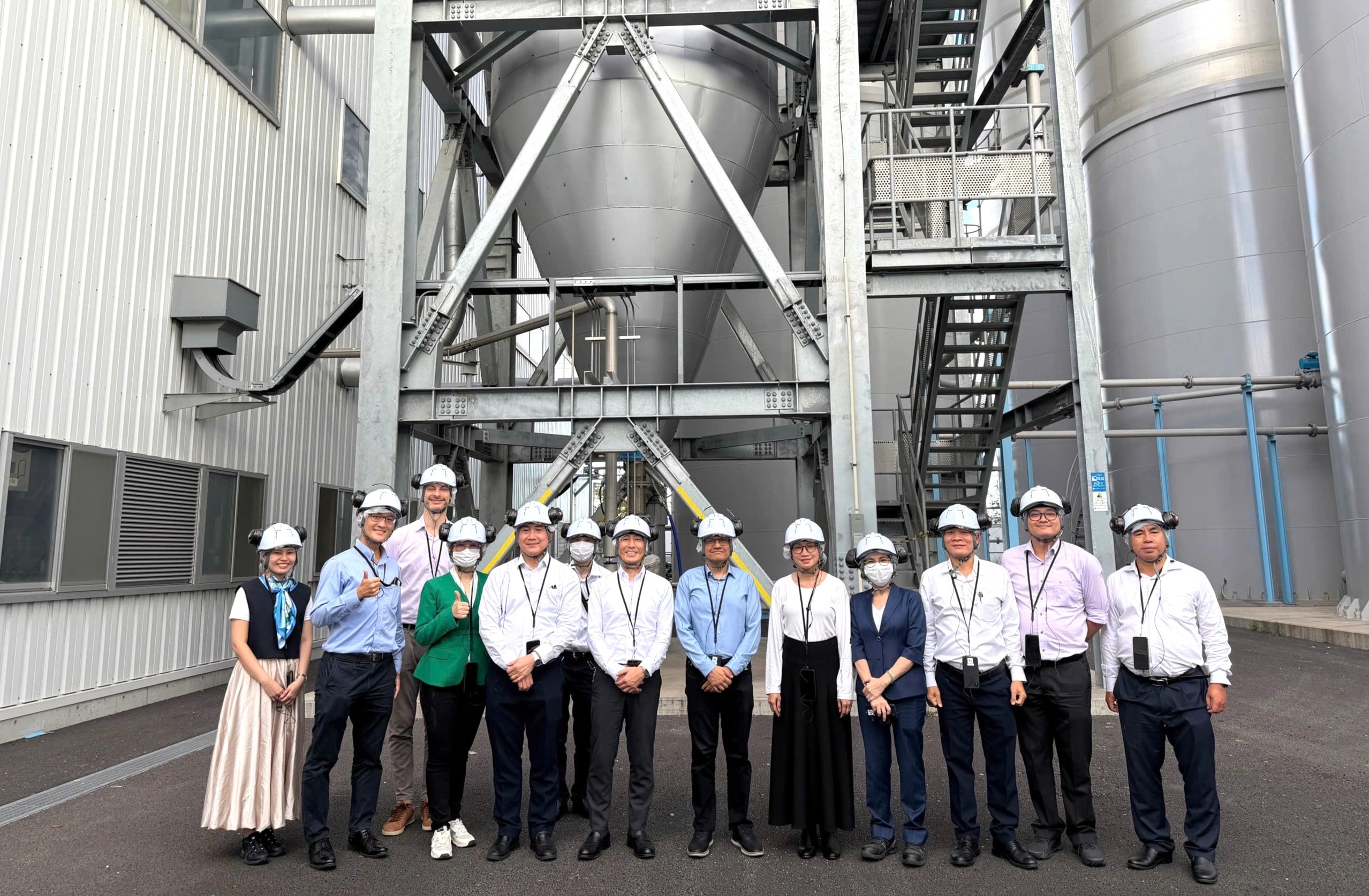 ĐHQG-HCM trao đổi kinh nghiệm về mô hình tuần hoàn chai nhựa tại Nhật Bản